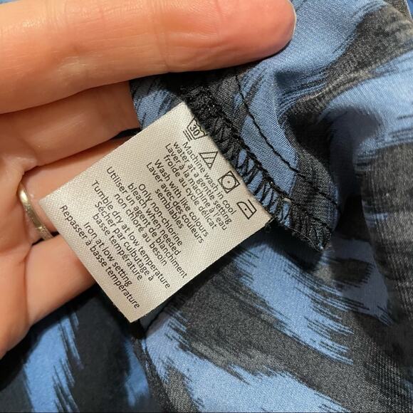 Gigi Parker Blue & Black Animal Print Flutter Sleeve Wrap Top Blouse Womens XS - Picture 3 of 8